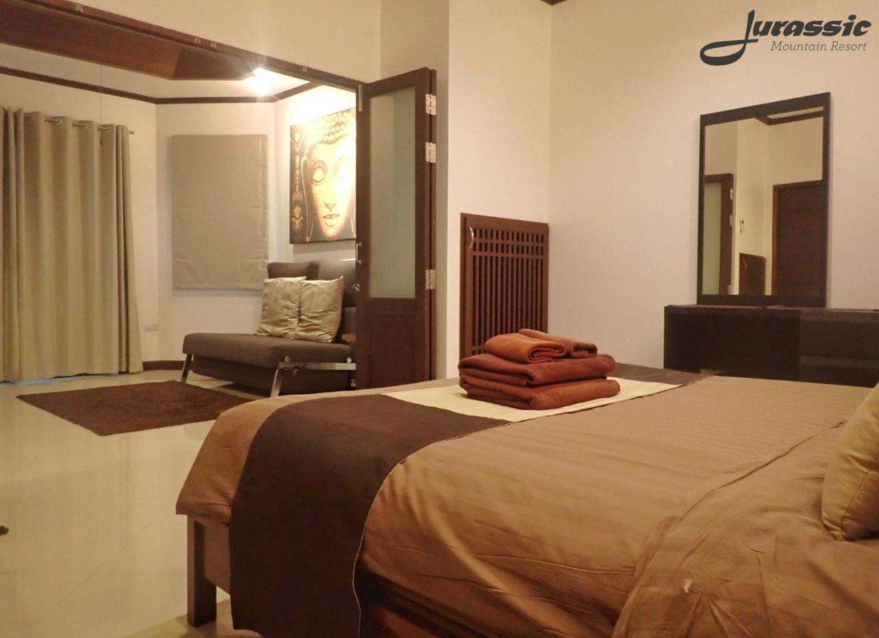 Jurassic Mountain Resort & Fishing Park Petchaburi Esterno foto